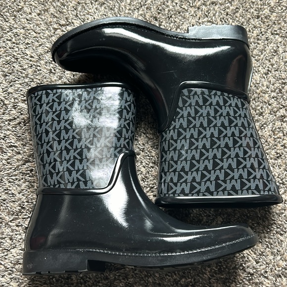Michael Kors Rainboots - Picture 4 of 5